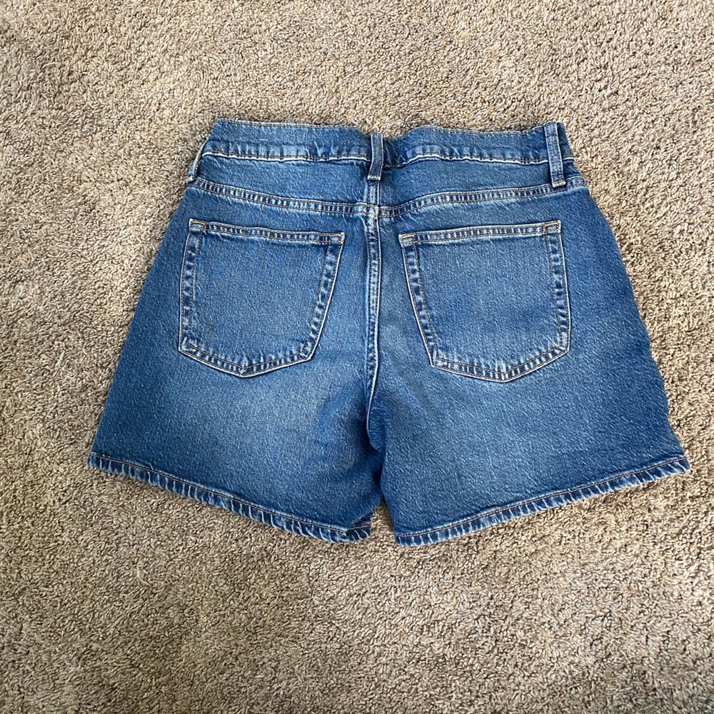 Gap 5” Shorts - Picture 2 of 2